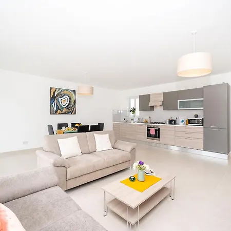 The Hillock Penthouse South B14 * Marsalforn